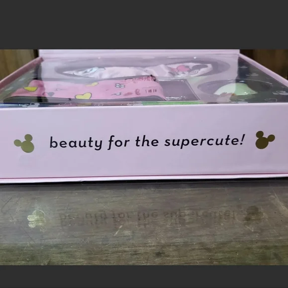 The Creme Shop Disney Minne & Mickey Season's Treatings Set - Picture 5 of 10